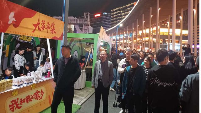 郑州龙湖金融岛专属网格：假期服务不打烊 网格保障在身旁(图2)